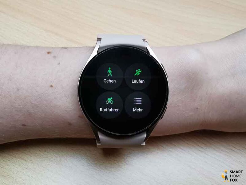 Man sieht die verschiedenen Aktivitäten, die man auf der Samsung Galaxy Watch 4 auswählen kann.